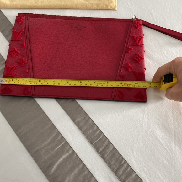 Red coloured Louis Vuitton Pochette/Wristlet with silver zipper. - Picture 6 of 8